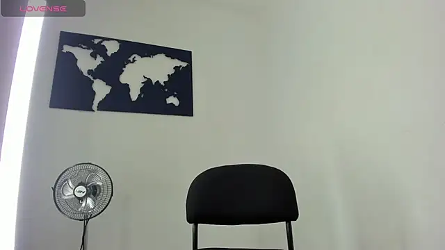 Snapshot of CurvyViolet chatting on December 2024 11:34:02 AM CurvyViolet online show from December 2024 11:34:02 AM