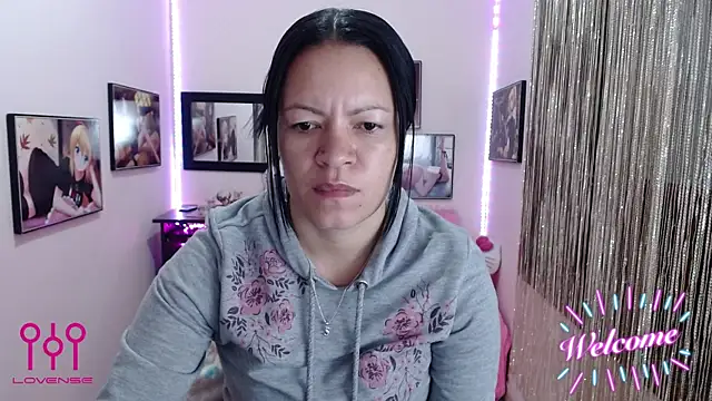 Cristal w online show from October 2025 01:39:02 PM