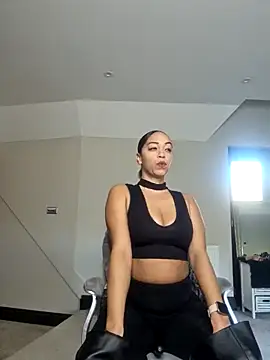 Snapshot of QueenTricks1 chatting on November 2025 11:36:02 AM QueenTricks1 online show from November 2025 11:36:02 AM