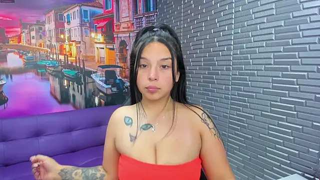 Snapshot of Small_naughty_ chatting on December 2025 01:38:01 PM Small naughty online show from December 2025 01:38:01 PM