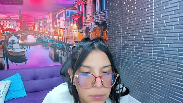 Snapshot of Small_naughty_ chatting on January 2026 01:16:02 PM Small naughty online show from January 2026 01:16:02 PM