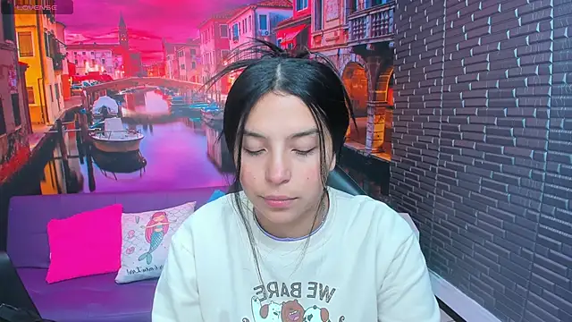 Snapshot of Small_naughty_ chatting on February 2026 01:39:01 PM Small naughty online show from February 2026 01:39:01 PM