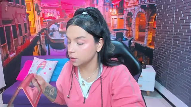 Snapshot of Small_naughty_ chatting on February 2026 01:03:02 PM Small naughty online show from February 2026 01:03:02 PM