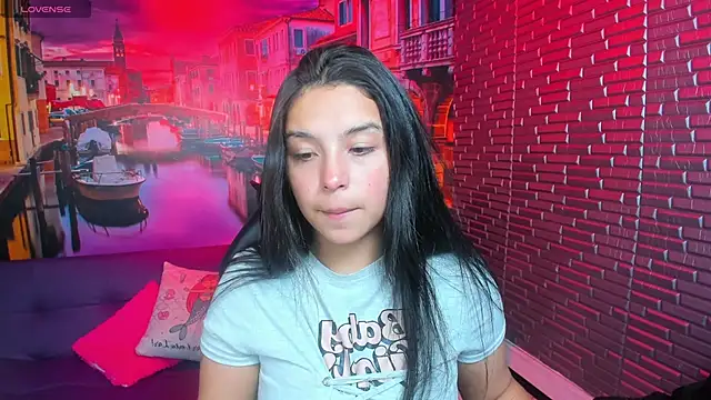 Snapshot of Small_naughty_ chatting on February 2026 01:40:01 PM Small naughty online show from February 2026 01:40:01 PM