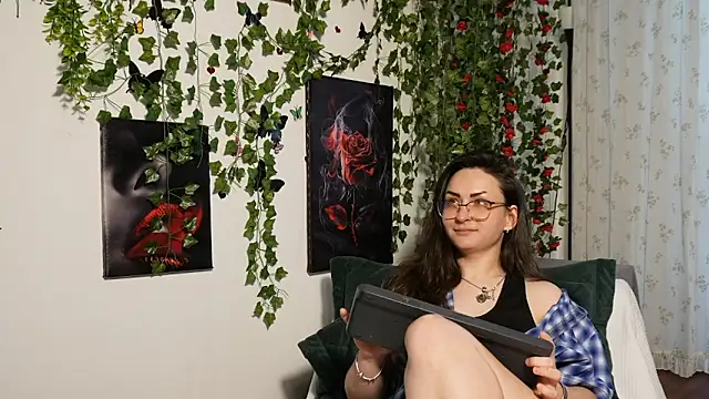 NaughtYHomemadE online show from October 2025 12:06:02 PM