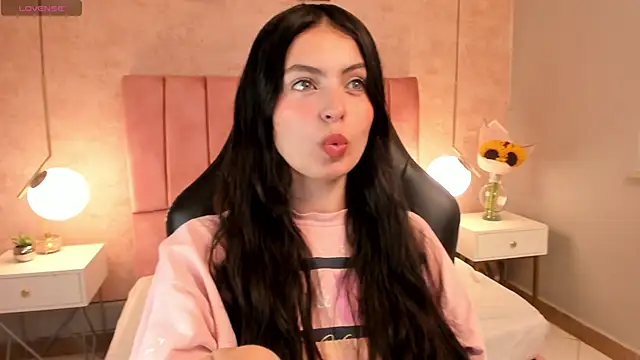 Snapshot of magic_fernanda chatting on March 2025 09:05:02 PM magic fernanda online show from March 2025 09:05:02 PM