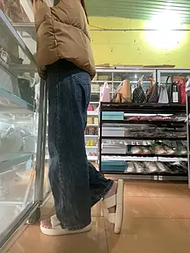 Snapshot of Rosa_998 chatting on December 2024 12:57:02 AM Rosa 998 online show from December 2024 12:57:02 AM