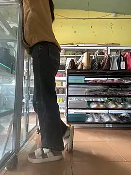 Snapshot of Rosa_998 chatting on December 2024 01:29:02 AM Rosa 998 online show from December 2024 01:29:02 AM