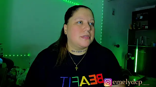 Snapshot of mariana_maze chatting on June 2026 04:15:02 AM mariana maze online show from June 2026 04:15:02 AM