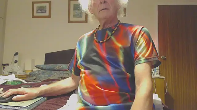 Snapshot of WaverlyKernow chatting on December 2024 10:28:01 AM WaverlyKernow online show from December 2024 10:28:01 AM