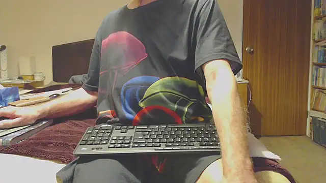 Snapshot of WaverlyKernow chatting on January 2025 04:30:02 PM WaverlyKernow online show from January 2025 04:30:02 PM