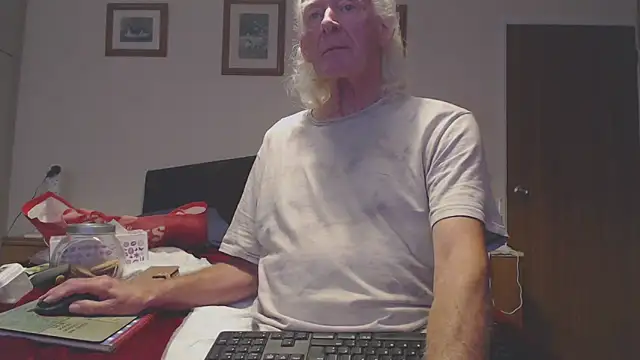 Snapshot of WaverlyKernow chatting on September 2025 11:26:02 AM WaverlyKernow online show from September 2025 11:26:02 AM