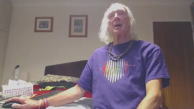 Snapshot of WaverlyKernow chatting on November 2025 01:45:01 PM WaverlyKernow online show from November 2025 01:45:01 PM