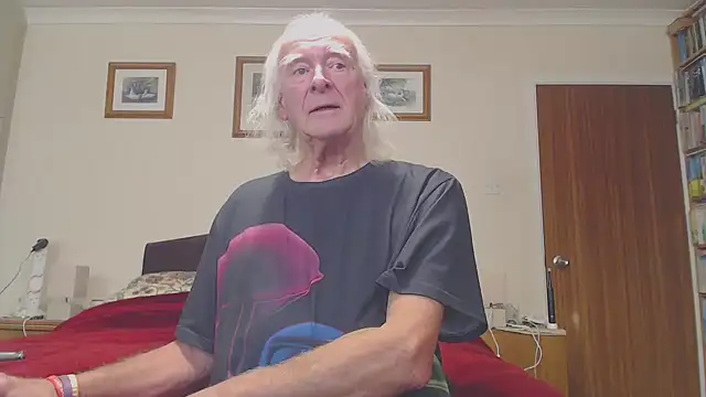 Snapshot of WaverlyKernow chatting on November 2025 01:55:01 PM WaverlyKernow online show from November 2025 01:55:01 PM