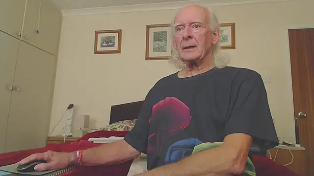 Snapshot of WaverlyKernow chatting on November 2025 03:11:01 PM WaverlyKernow online show from November 2025 03:11:01 PM