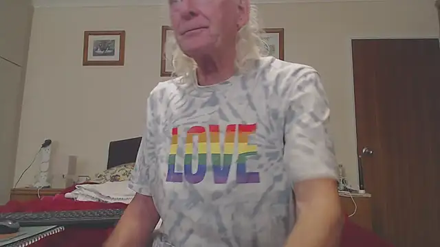 Snapshot of WaverlyKernow chatting on November 2025 02:06:02 PM WaverlyKernow online show from November 2025 02:06:02 PM