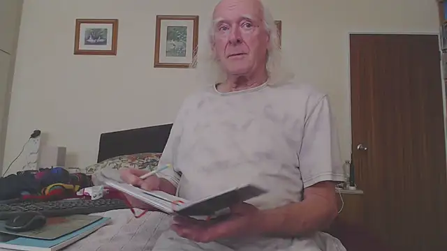 Snapshot of WaverlyKernow chatting on November 2025 12:09:02 PM WaverlyKernow online show from November 2025 12:09:02 PM