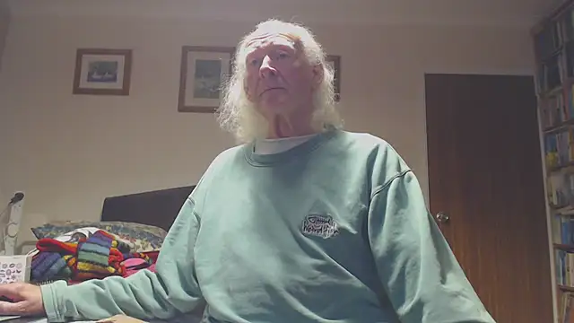 Snapshot of WaverlyKernow chatting on December 2025 11:48:01 AM WaverlyKernow online show from December 2025 11:48:01 AM