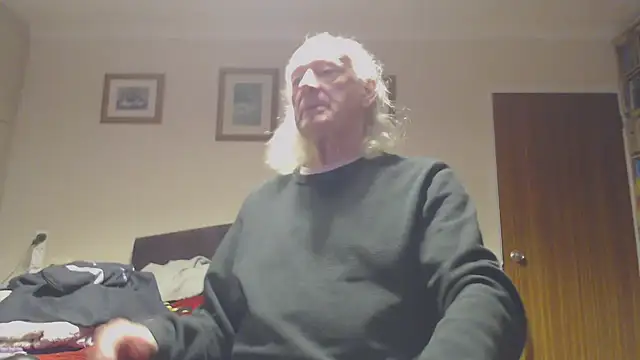 Snapshot of WaverlyKernow chatting on December 2025 03:17:01 PM WaverlyKernow online show from December 2025 03:17:01 PM