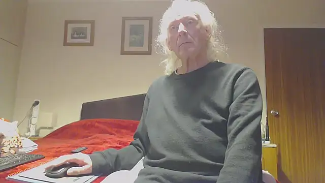 Snapshot of WaverlyKernow chatting on December 2025 03:38:02 PM WaverlyKernow online show from December 2025 03:38:02 PM