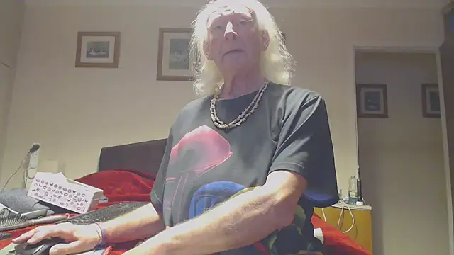 Snapshot of WaverlyKernow chatting on December 2025 08:31:01 AM WaverlyKernow online show from December 2025 08:31:01 AM