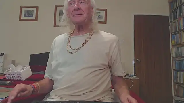 Snapshot of WaverlyKernow chatting on December 2025 02:02:02 PM WaverlyKernow online show from December 2025 02:02:02 PM