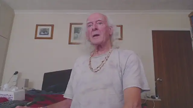 Snapshot of WaverlyKernow chatting on December 2025 12:24:02 PM WaverlyKernow online show from December 2025 12:24:02 PM