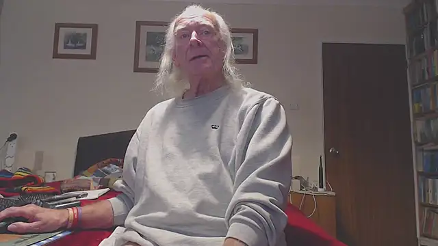 Snapshot of WaverlyKernow chatting on January 2026 11:45:02 AM WaverlyKernow online show from January 2026 11:45:02 AM