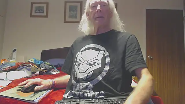 Snapshot of WaverlyKernow chatting on February 2026 09:05:02 AM WaverlyKernow online show from February 2026 09:05:02 AM