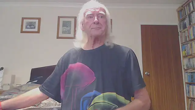 Snapshot of WaverlyKernow chatting on February 2026 01:34:02 PM WaverlyKernow online show from February 2026 01:34:02 PM