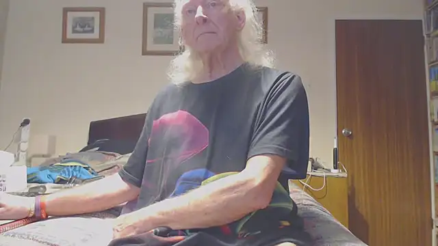 Snapshot of WaverlyKernow chatting on March 2026 09:05:01 AM WaverlyKernow online show from March 2026 09:05:01 AM