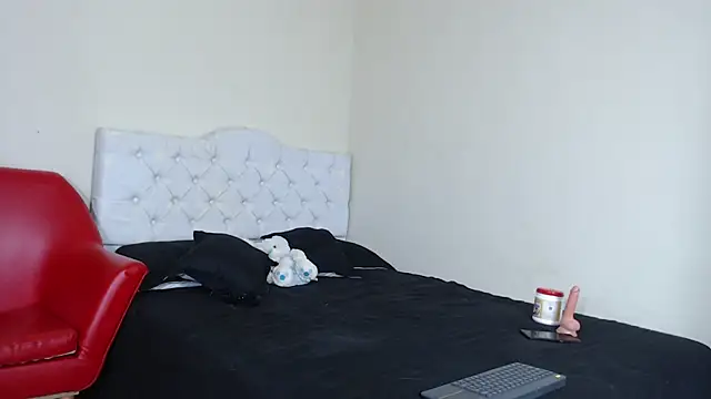 luna hoott online show from February 2025 04:59:01 PM