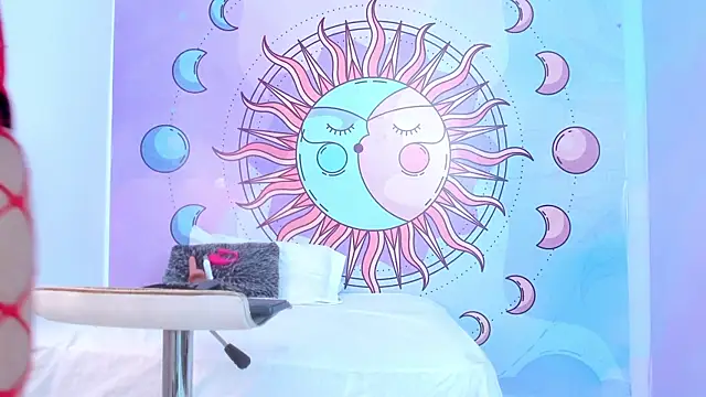 luna hoott online show from July 2026 02:22:02 PM