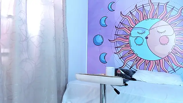 luna hoott online show from July 2026 02:34:01 PM