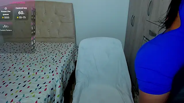 emily1  online show from December 2025 12:33:02 PM