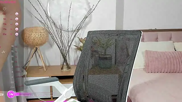 Snapshot of _Joliie_ chatting on January 2025 06:03:01 AM Joliie online show from January 2025 06:03:01 AM