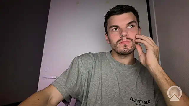 Snapshot of jessilin chatting on October 2025 10:44:01 PM jessilin online show from October 2025 10:44:01 PM