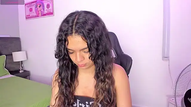 Snapshot of Megan_Miles02 chatting on December 2025 11:12:01 PM Megan Miles02 online show from December 2025 11:12:01 PM