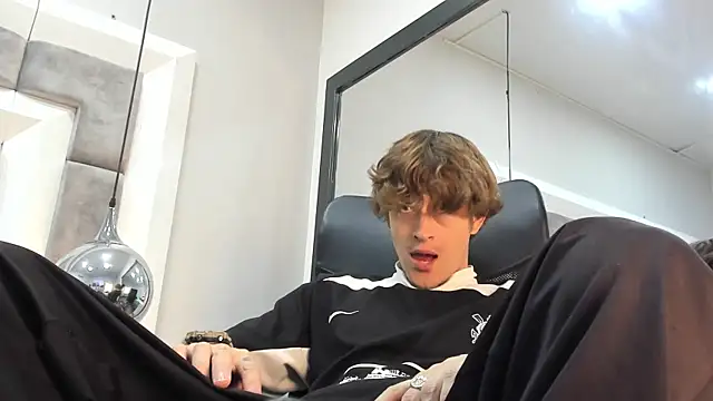 Snapshot of AnthonyAlso chatting on October 2025 08:08:01 PM AnthonyAlso online show from October 2025 08:08:01 PM