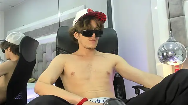 Snapshot of AnthonyAlso chatting on October 2025 08:42:01 PM AnthonyAlso online show from October 2025 08:42:01 PM