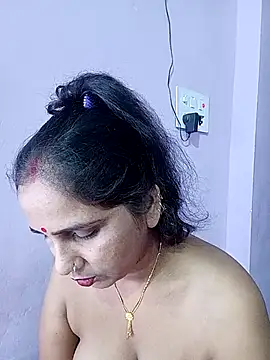 reemacouple007 online show from May 2026 06:37:02 PM
