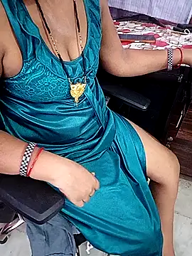 reemacouple007 online show from May 2026 06:40:01 AM