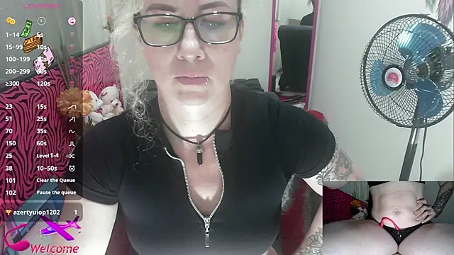 ViickySexy online show from November 2025 07:47:02 PM
