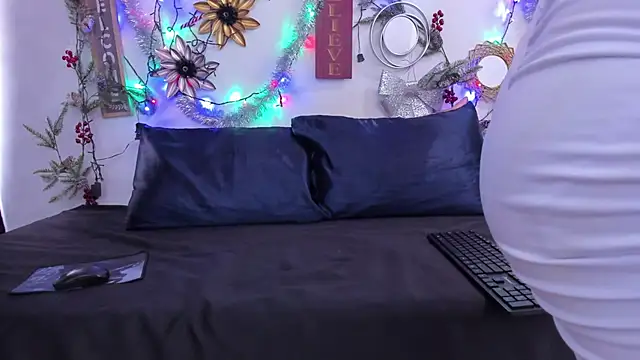 Snapshot of paolitakens chatting on December 2024 02:22:02 PM paolitakens online show from December 2024 02:22:02 PM