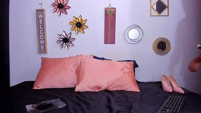 Snapshot of paolitakens chatting on February 2025 12:19:01 AM paolitakens online show from February 2025 12:19:01 AM