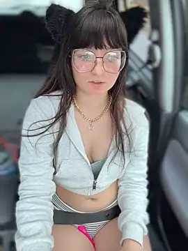 urpuppymoon online show from February 2026 06:48:01 PM