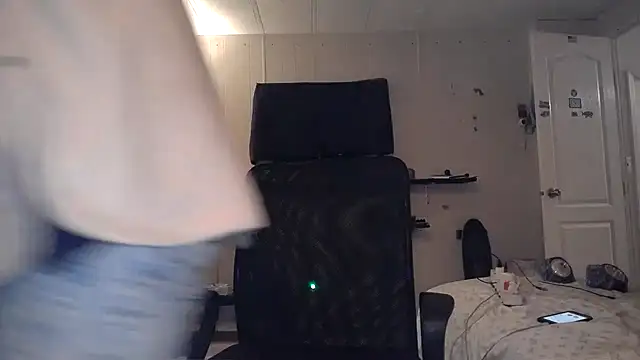 Snapshot of BobbyQ29 chatting on February 2026 04:00:02 AM BobbyQ29 online show from February 2026 04:00:02 AM