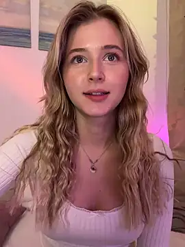 LunaRase online show from December 2024 03:11:01 PM