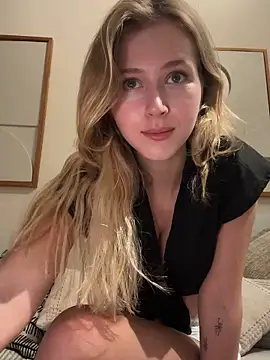 LunaRase online show from February 2025 02:07:01 PM