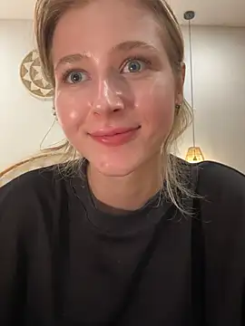 LunaRase online show from March 2025 02:04:02 PM